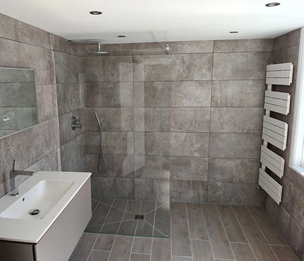 Tile and grout cleaning in Bournemouth bathroom